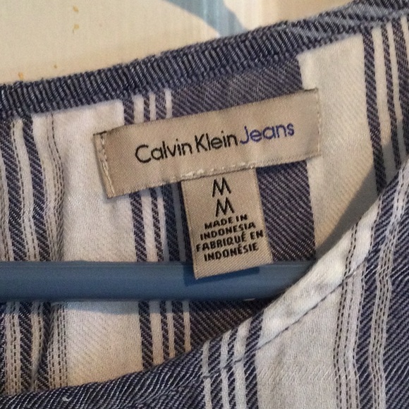 Calvin Klein Summer Top - Picture 2 of 4